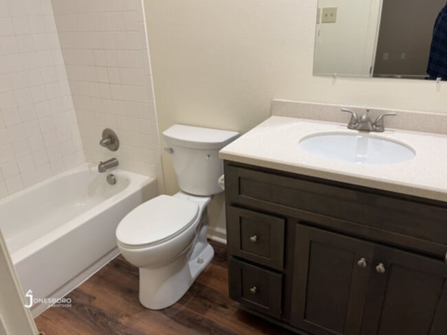 Building Photo - Pekin Apartments: Water, Sewer, &amp; Electric Included!