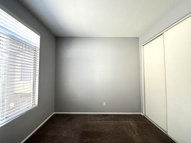 Building Photo - 2 bed, 2 bath located in Corona, CA!