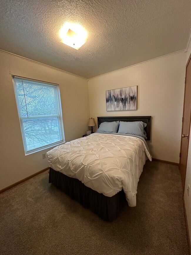 Building Photo - 601 W Scott St