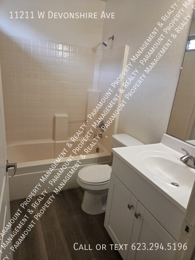 Building Photo - 11211 W Devonshire Ave