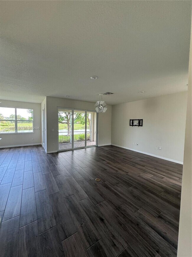 Building Photo - 4729 Greenway Dr