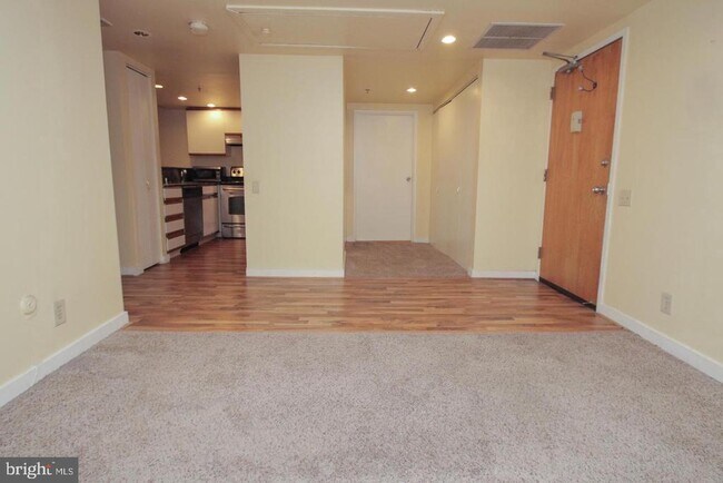 Building Photo - 301 Race St