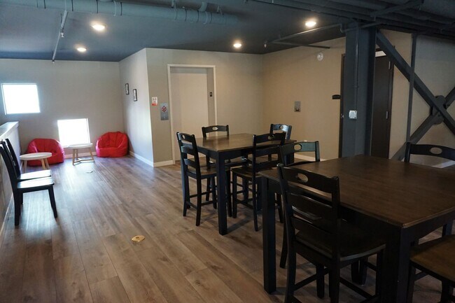 Building Photo - Charming Studio for Rent: Enjoy the Added ...