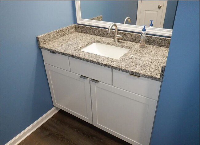 Building Photo - 14940 Lenox Dr