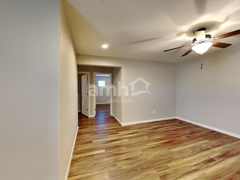 Building Photo - 20715 W Stone Hill Rd