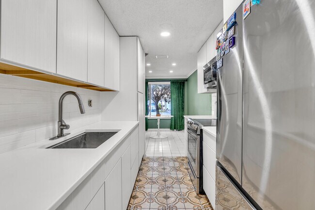 Building Photo - 881 NW 81st Way