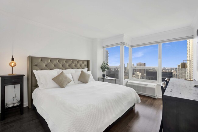 Building Photo - 30 E Huron St