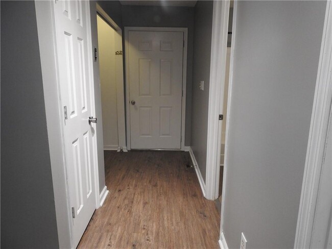 Building Photo - 110 Mayflower St