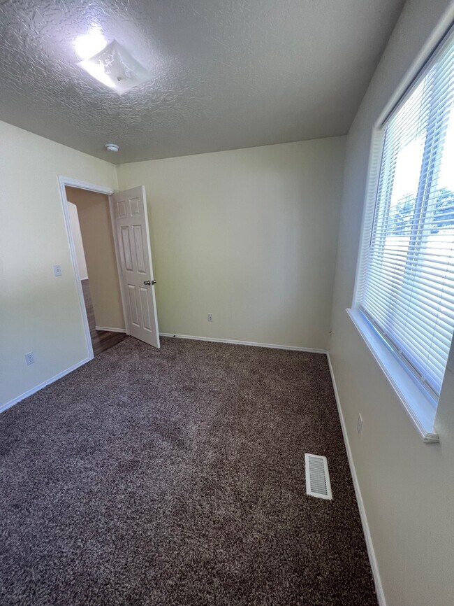 Building Photo - 3 Bed 2 Bath House in Nampa!