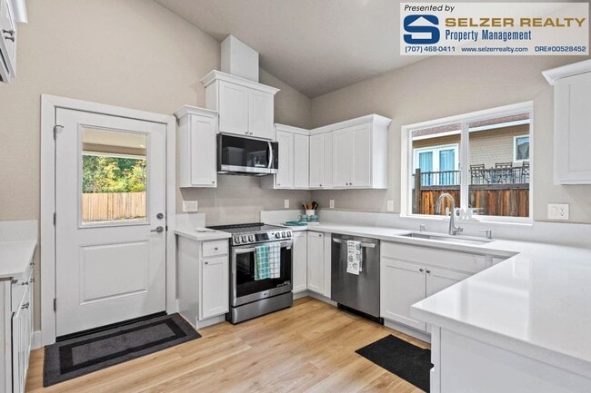 Building Photo - Beautiful newly-constructed 3 bd. home at ...