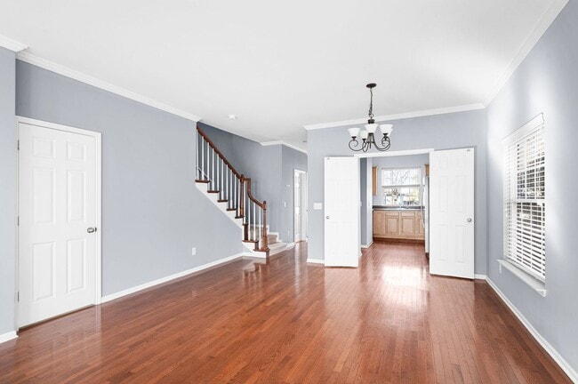 Building Photo - Awesome 2BE/2.5BA duplex Incredible location near Vanderbilt University!