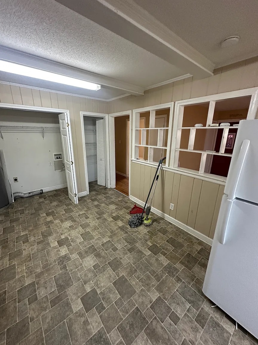 Building Photo - Room in House on Lucky Ct