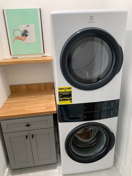 Building Photo - 1369 Bryan Ave