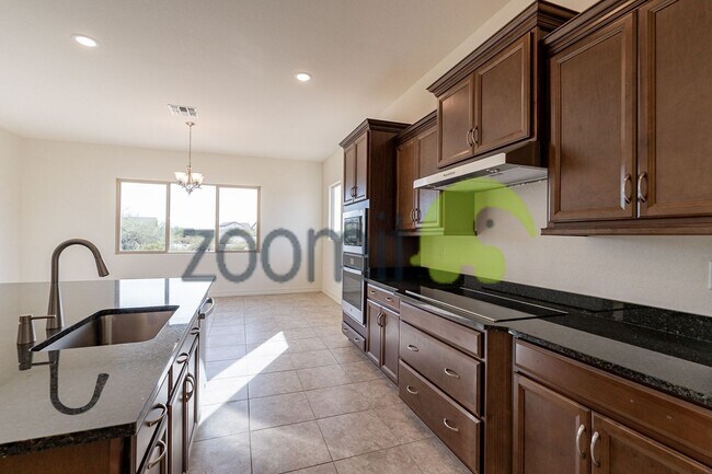 Building Photo - Beautiful Views!