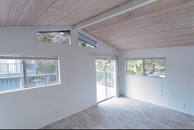 Building Photo - 2 Bedroom/1 Bathroom - Isla Vista