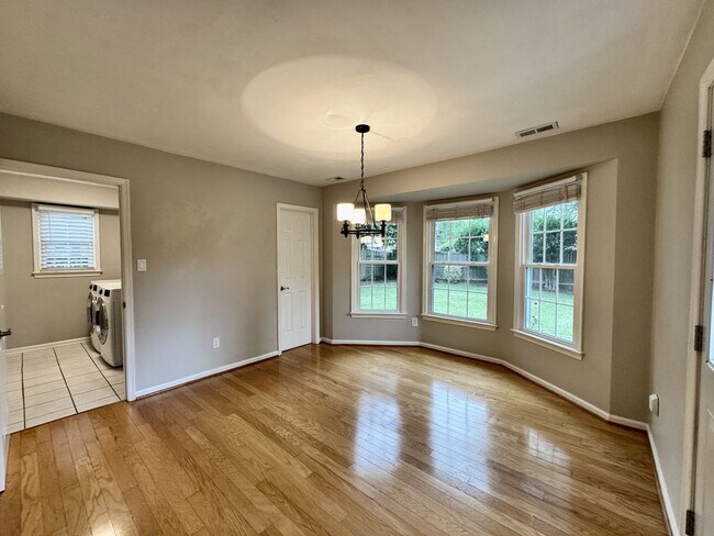 Building Photo - 4-Bedroom Home In Great Neck Meadows! Ready NOW!!! Fenced Backyard! HUGE Corner Lot! Dog Friendly!