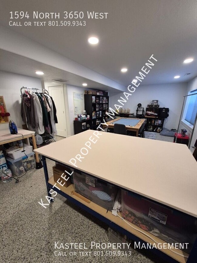 Building Photo - 1594 N 3650 W