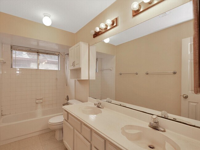 Building Photo - 16423 Ash Point Ln