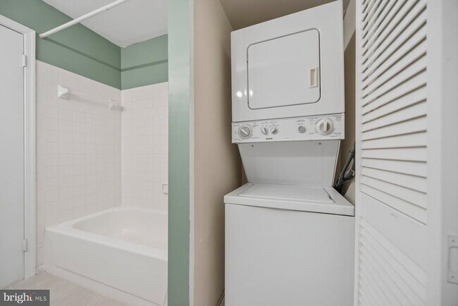 Building Photo - 14053 Vista Dr