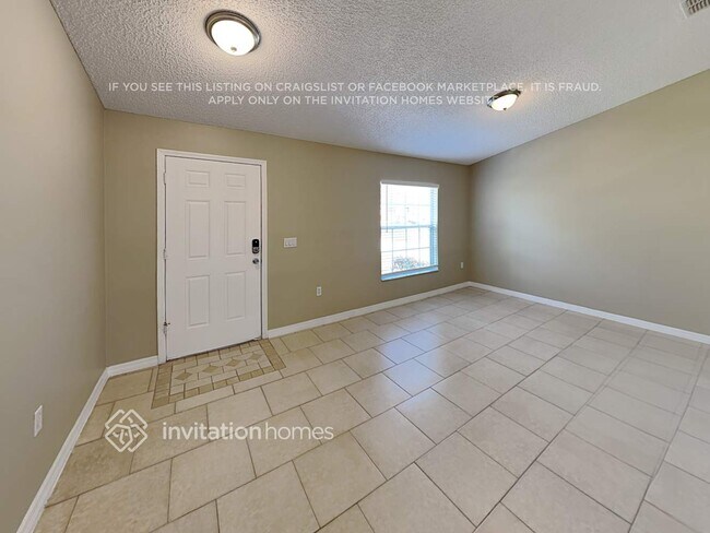 Building Photo - 2029 Needle Palm Dr