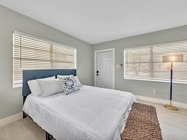 Building Photo - 320 Walnut St