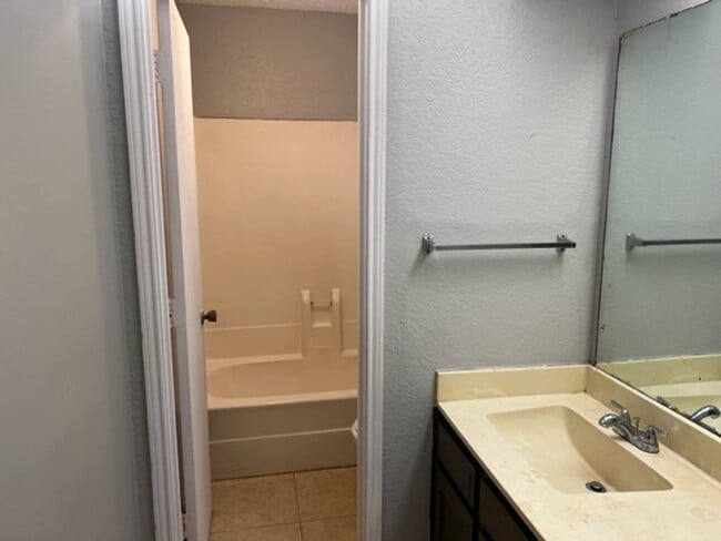 Building Photo - 1712 San Rafael St