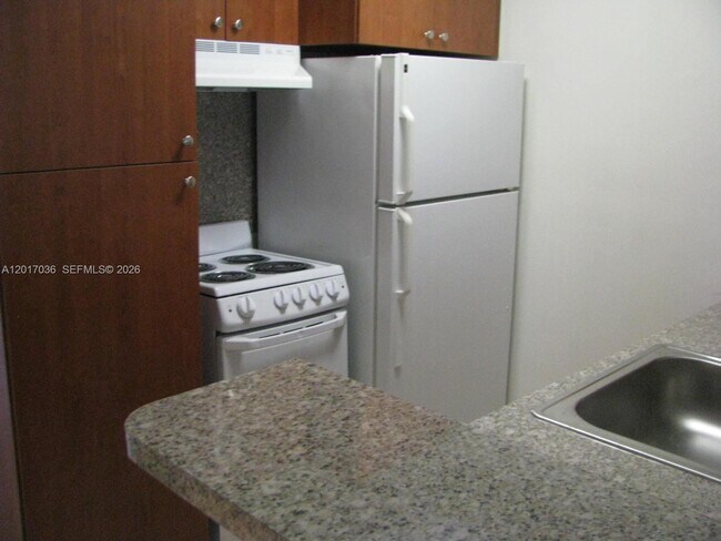 Building Photo - 10832 N Kendall Dr