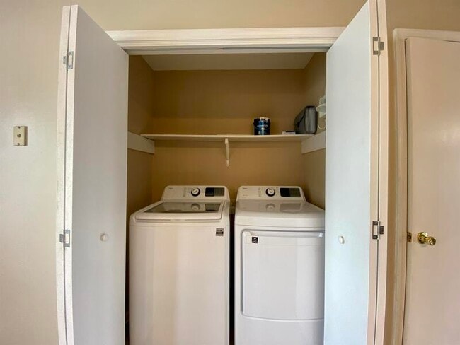 Building Photo - 701 Carbondale Dr