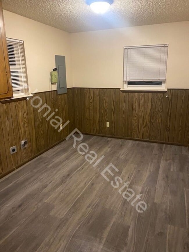 Building Photo - Cozy 3 Bedroom 2 Bath home