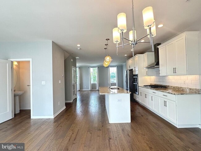 Building Photo - 13 Hedley Ln