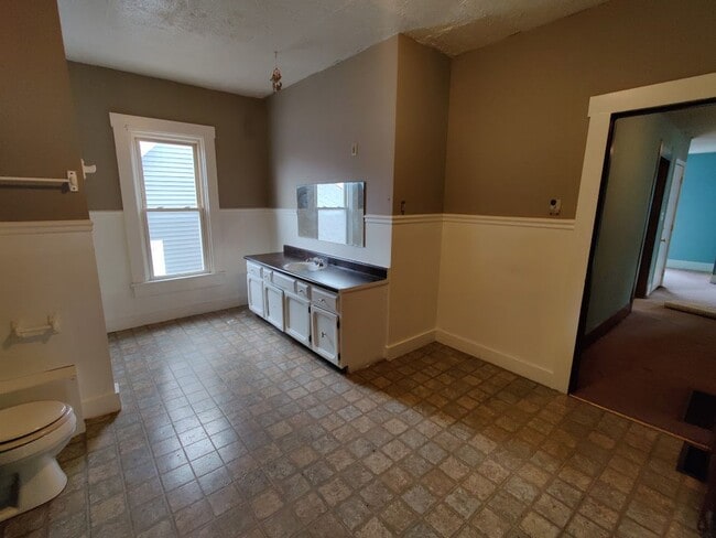 Building Photo - 3-113 N Tompkins St