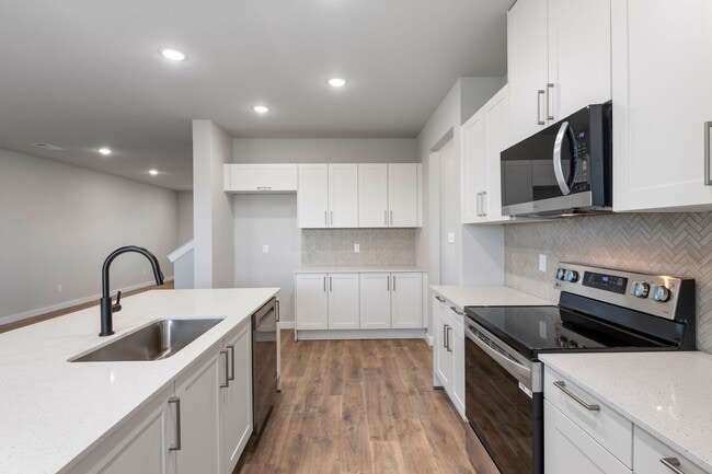 Building Photo - AVAILABLE NOW! 3 BEDROOM TRIPLEX LOCATED ON 1-ACRE LOT IN MIDLOTHIAN, TX!