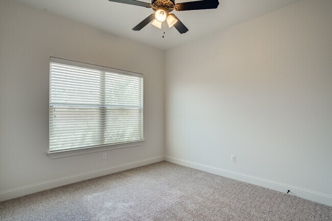 Building Photo - 1/2 off First Months! Rent Newer Cooper Me...