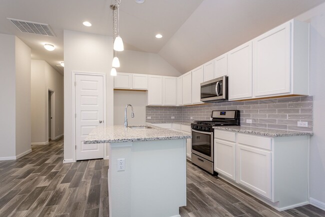 Building Photo - Modern 3 bed 2 bath home!