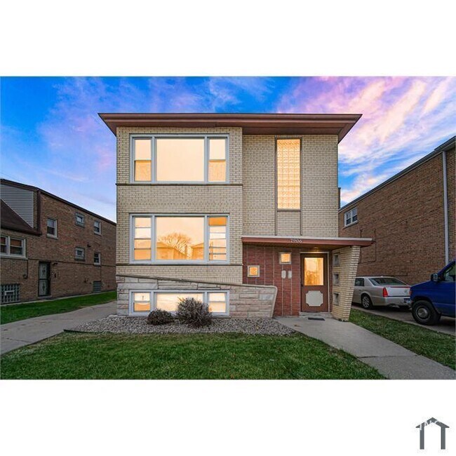 Building Photo - 7900 S Whipple St