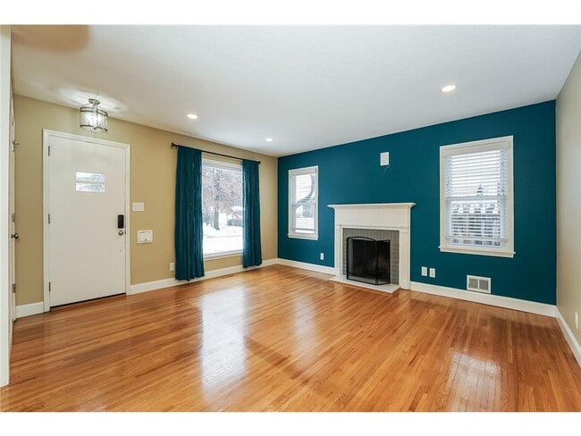 Building Photo - 5928 York Ave S