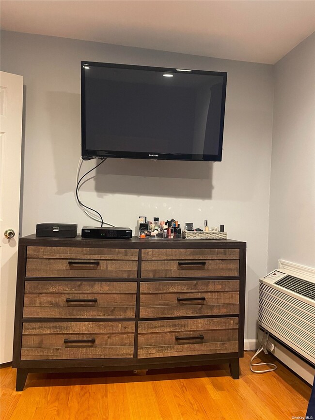 Building Photo - 250 Fair Harbor Dr