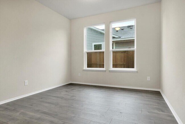 Building Photo - 135 Lyndon Dr