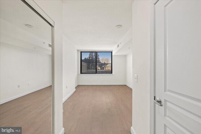 Building Photo - 2451 Midtown Ave