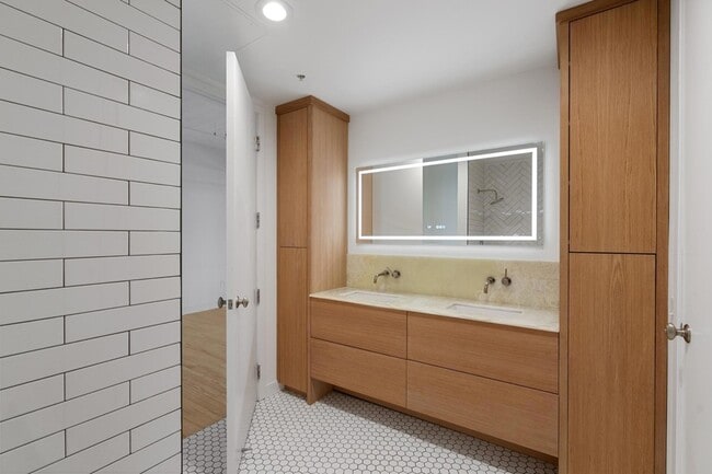 Building Photo - 290 Market St