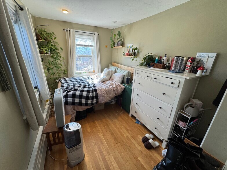 Building Photo - 731 Somerville Ave