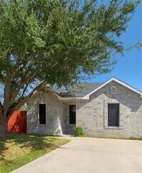 Building Photo - 733 San Martin St