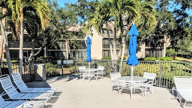 Building Photo - 2 BED 1 BATH CONDO ON SIESTA KEY **ALL UTILITIES/WIFI INCLUDED**