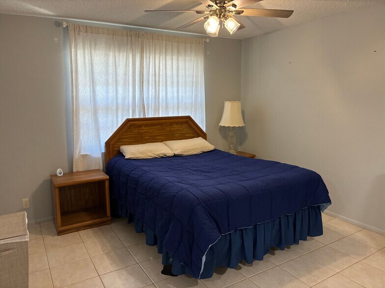 Building Photo - 19505 Quesada Ave