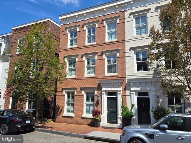 Building Photo - 720 Potomac St