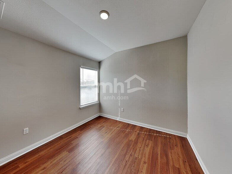 Building Photo - 8110 Cottage Rose Dr