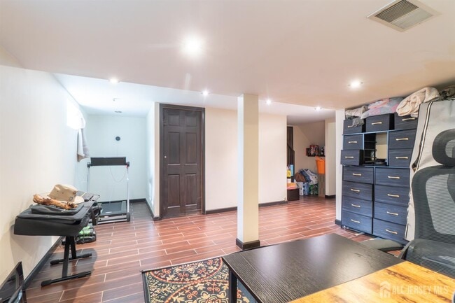 Building Photo - 4 Oakey Dr
