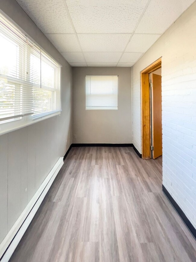 Building Photo - Charming 1-Bedroom Apartment Near Ball Sta...
