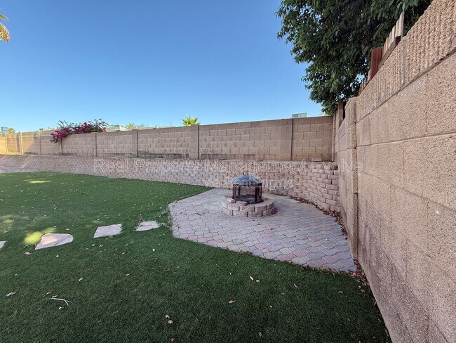 Building Photo - 6502 E Grandview Dr
