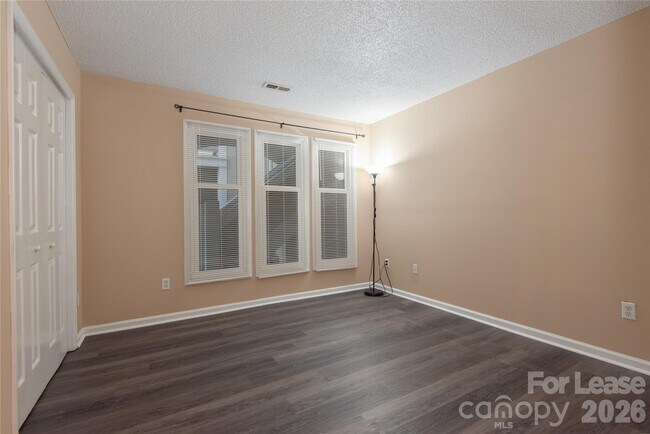 Building Photo - 9205 Ravenwing Dr